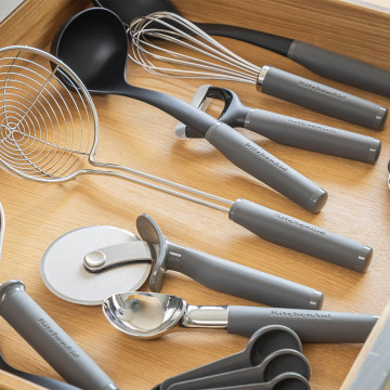 Ніж для піци KitchenAid Coreline, 23 см (KAS113OHCGG)