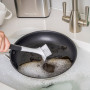 Набір щіток для чищення посуду KitchenAid Sinkware, 2 шт, 29,5 см, чорно-білий (KEG875OHBA), купити в Україні, найкраща ціна – KitchenAid - Фото 1