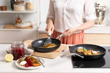 Набір сковорід KitchenAid FHA CC005698-001, 20+28 см, купити в Україні, найкраща ціна – KitchenAid - Фото 8