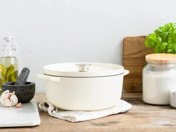 Каструля чавунна з кришкою KitchenAid CC006059-001, 5,2 л, купити в Україні, найкраща ціна – KitchenAid - Фото 5