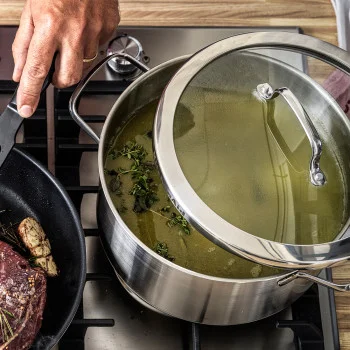 Каструля з кришкою KitchenAid, 20 см, 3,3 л (CC001878-001), купити в Україні, найкраща ціна – KitchenAid - Фото 1