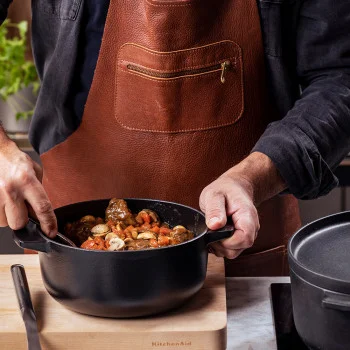 Каструля чавунна з кришкою KitchenAid CC004899-001, 3,3 л, купити в Україні, найкраща ціна – KitchenAid - Фото 4