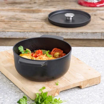 Каструля чавунна з кришкою KitchenAid CC004899-001, 3,3 л, купити в Україні, найкраща ціна – KitchenAid - Фото 5