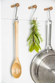 Ложка для сервіровки з прорізами KitchenAid Coreline, 34 см, береза (KQR704OHE), купити в Україні, найкраща ціна – KitchenAid - Фото 1