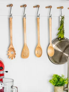 Ложка для сервіровки з прорізами KitchenAid Coreline, 34 см, береза (KQR704OHE), купити в Україні, найкраща ціна – KitchenAid - Фото 2