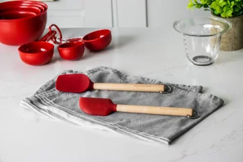 Набір лопаток для тіста KitchenAid Coreline, 2 шт, 23,5 см, береза, червоний (KQR750OHERE), купити в Україні, найкраща ціна – KitchenAid - Фото 2