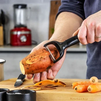 Овочечистка горизонтальна KitchenAid Classic, 18 см, чорний (KCG145OHOBE), купити в Україні, найкраща ціна – KitchenAid - Фото 6