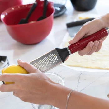 Терка для спецій KitchenAid Coreline, з чохлом, 31,7 см, червоний (KAG321OHERE), купити в Україні, найкраща ціна – KitchenAid - Фото 8