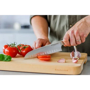 Ніж сантоку KitchenAid Coreline з захисним чохлом для леза, 18 см (KOG7IKSSOHOBA), купить в Украине, лучшая цена – KitchenAid - Фото 2