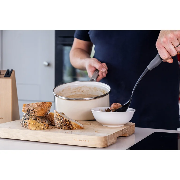 Ложка для сервіровки з прорізами KitchenAid Coreline, 33 см (KAS004OHCGG)