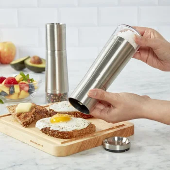 Набір млинків для солі та перцю KitchenAid Universal, 2 шт, 20,3 см, сріблястий (KOG988OSSSA), купити в Україні, найкраща ціна – KitchenAid - Фото 2