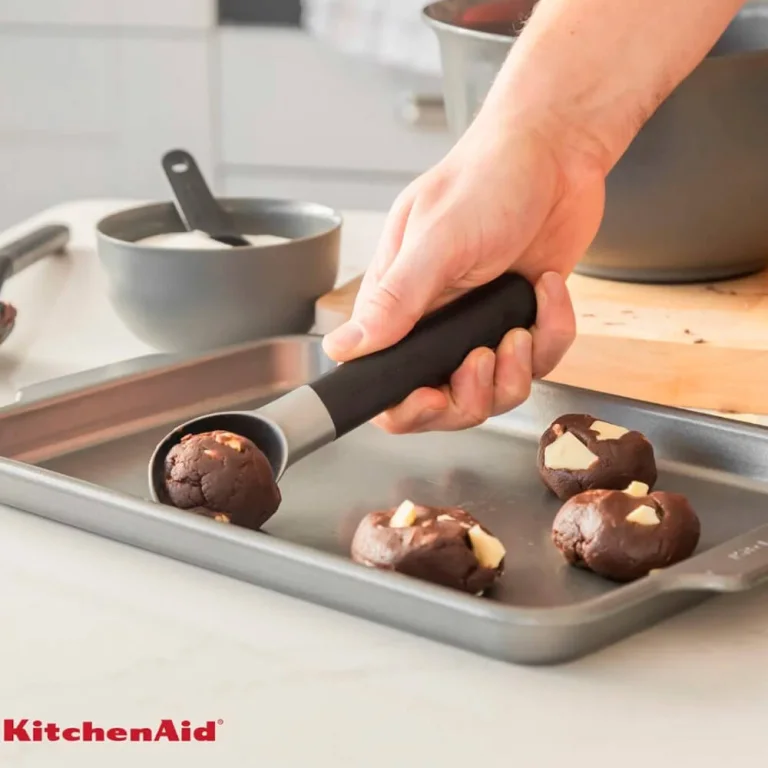 Ice cream spoon KitchenAid Classic, 21 cm (KHH117OHOBEG)
