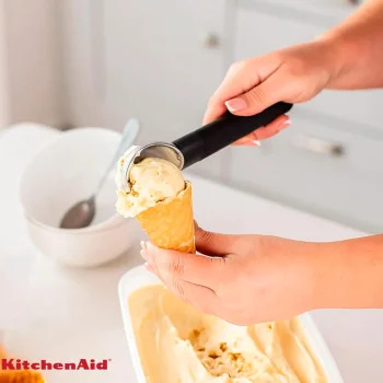 Ложка для морозива KitchenAid Classic, 21 см, чорний (KHH117OHOBEG), buy in Ukraine, the best price - KitchenAid - Фото 3