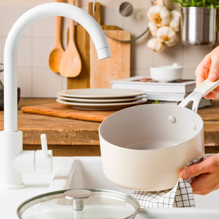 Ківш з кришкою 16 см KitchenAid Aluminium Ceramic (CC009726-001)