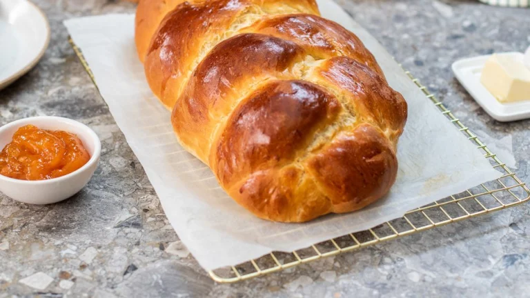 Основной Косичкой Бриошь